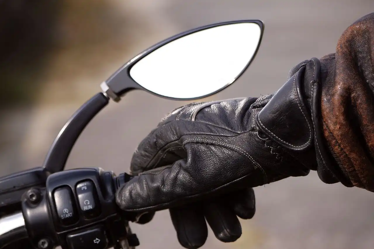 How-To-Fix-a-Sticking-Throttle-Cable-on-a-Motorcycle